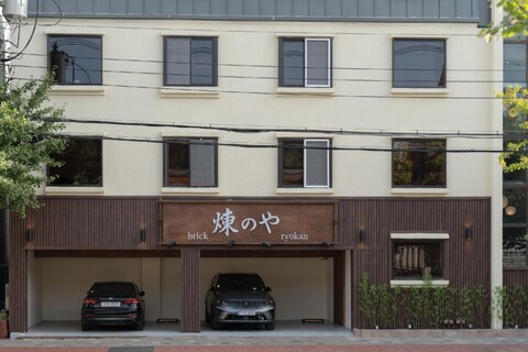 브릭 료칸, 렌노야