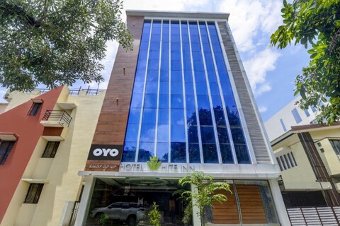 Townhouse OAK SRK White Inn Near Ragigudda Sri Prasanna Anjaneyaswamy Temple