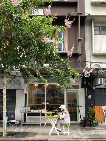 로티니스 호스텔