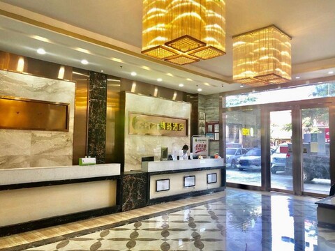 198 Boutique Hotel (Shenzhen Gongming Plaza Subway Station Daqianli Branch)