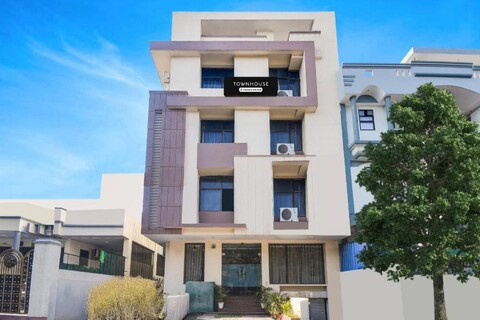 Townhouse Malviya Nagar Near Airport  Hotel Prime View