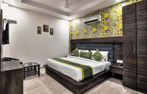 Hotel Royals Grand Galaxy