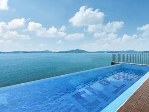 The Ocean Pool Villa