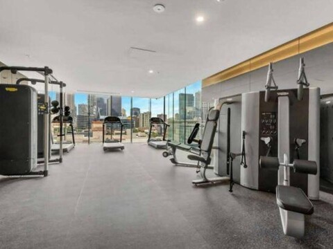 A Chic 2BR Apt Near Melbourne CBD w/ FREE Parking