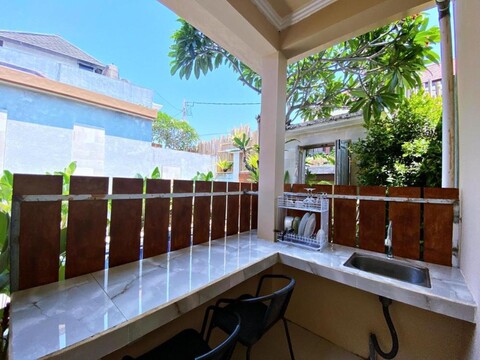 더 요가사리 사누르