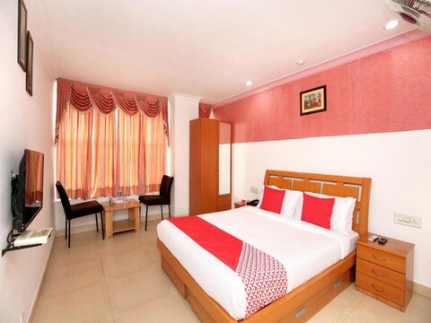 오요 13365 호텔 테그 로얄