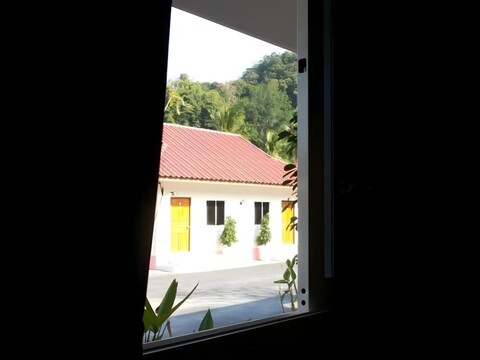 스리사왓 홈 방갈로