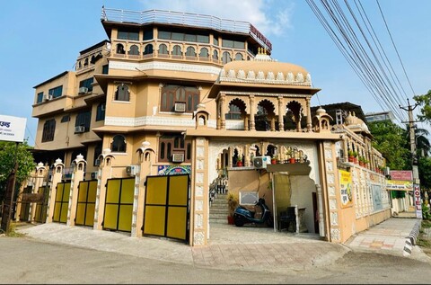 Hotel Empire Palace - Near Fatehsagar Lake