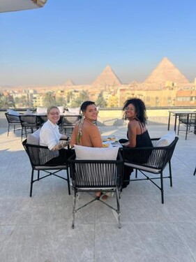 Princess Pyramids View Inn