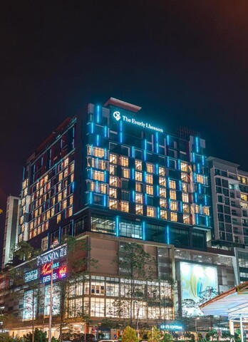 The Everly Lhesson Kuching