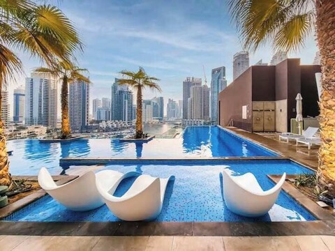 보그, 마리나 게이트, JBR 비치 근처, 마리나 몰