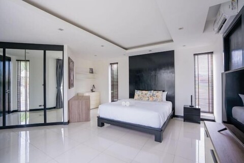 New 7BR Pool Villa with Slider - VVP31.4