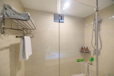 Vienna Hotel (Songbin Road Metro Station, Baoshan)