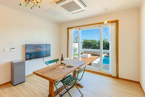 Jeju Ooit Private Pension&Pool Villa