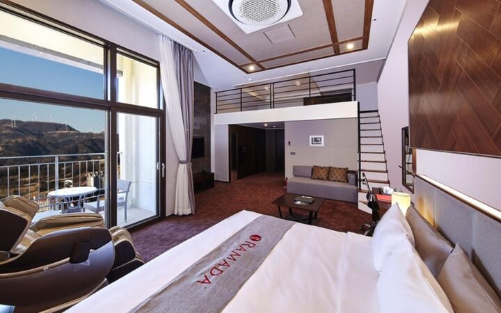 room detail thumbnail 1