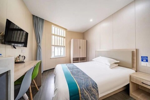 Shanghai Tianyang Hotel (Huangxing Road Subway Station)