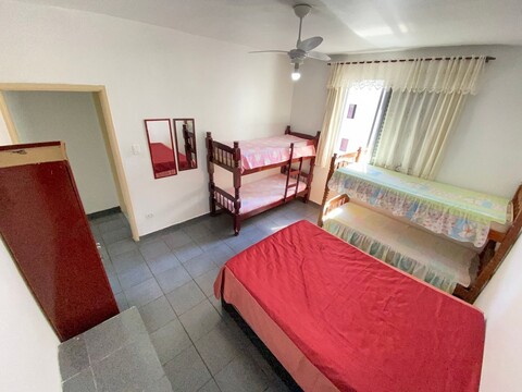 페 나 아레아 프라이아 다 길레르미나 IV