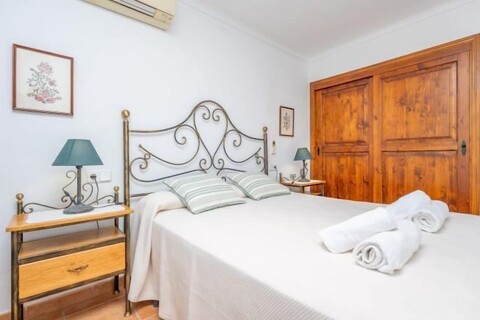 REYNES - Rustic villa with private pool and free Wi-Fi