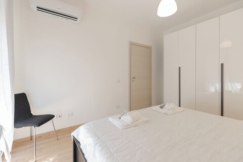 모데르노 에 코모도 메트로 루치오 세스티오