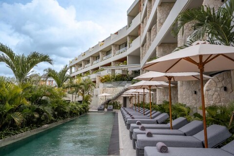 소어 이스케이프 툼박 바유 바이 베러플레이스