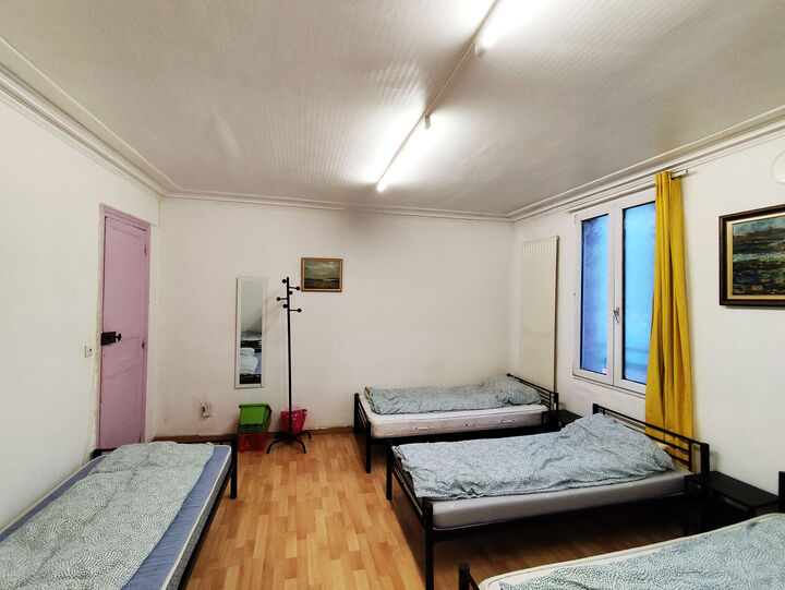 room detail thumbnail 2