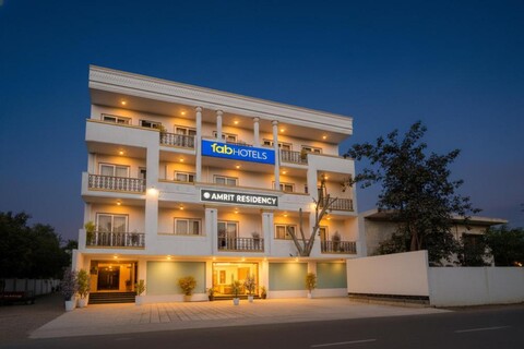 FabHotel Amrit Luxury Inn - 1 KM From RBS Services India Pvt. Ltd
