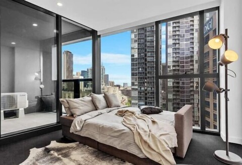 A Cozy Apt, Only a 5-min Walk to Victoria Market