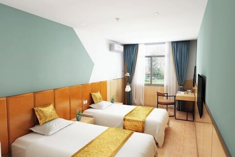 100 Inn (Wuhan Optics Valley Geoscience University)