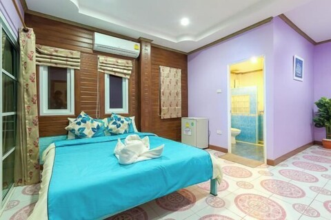 Baan Tonpai Koh Larn