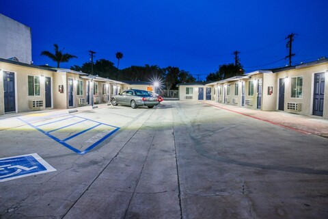 뉴포트 베이 인