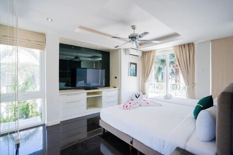 Modern 5BR Party Gathering Pool Villa - VVP31.10