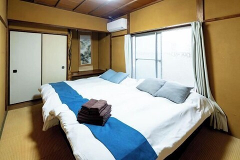 8 min by train from Ikebukuro Station, 18 min from Shinjuku Station