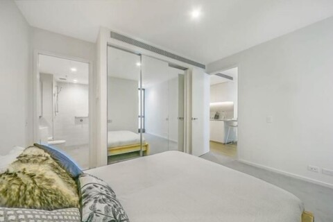 Cozy & Chic Apt Near Crown Casino & Southgate Mall