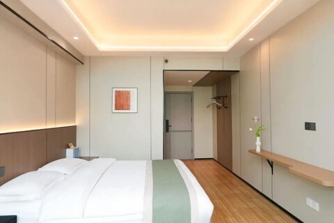 Guanglian Hotel (Shenzhen Bao'an Airport Huangtian Subway Station)