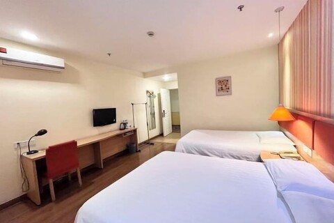 Home Inn (Shanghai Jiading Passenger Transport Center Subway West Station)