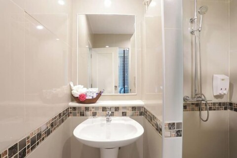 Tuana Hotels Brook Pool Access