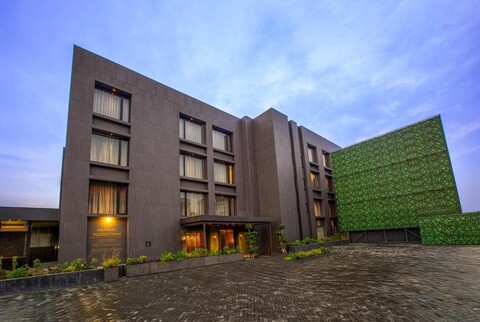 Purple Elephant Luxury Business Hotel