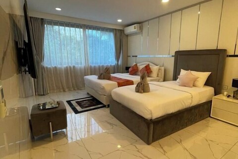 Youth Journey Six-Bedroom Pool Villa