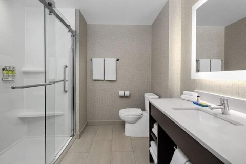 Holiday Inn Express & Suites WOODSIDE LAGUARDIA AIRPORT by IHG