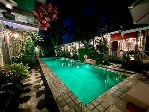 짐바란의 우든 캐빈