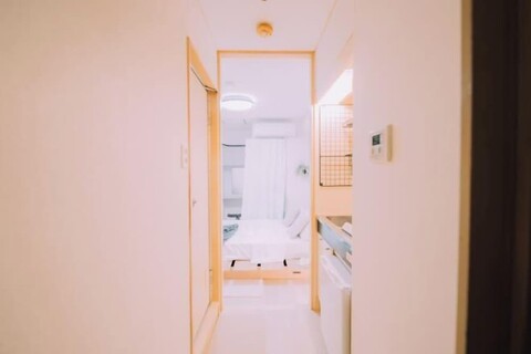 Minimalist Loft 7: Namba Compact Studio & 24/7 Gym