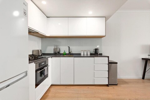 Spacious 1 Bed Near Manly Beach