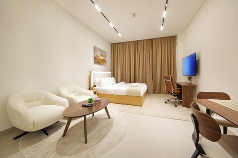 트릴리어네어의 스튜디오, 프라이빗 자쿠지 있음