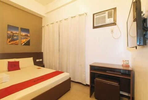 RedDoorz @ Traveler Inn Matina