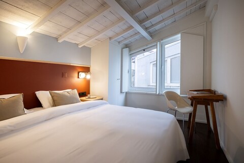 파인 아트 아틀리에, 올라라 홈즈