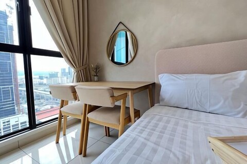 3R3B KLCity CentreView - 8 pax