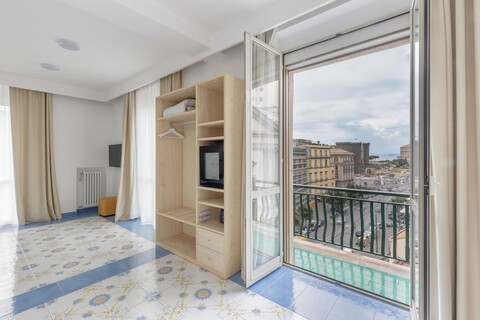 나폴리트 아모 호텔 메디나