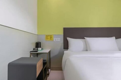 100 Inn (Shanghai Hongqiao Airport National Exhibition and Convention Center)