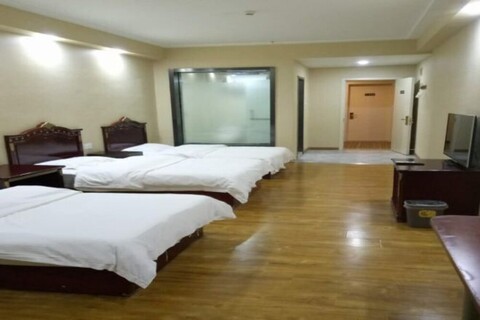Wutong Hotel (Beijing Changping University of Petroleum)
