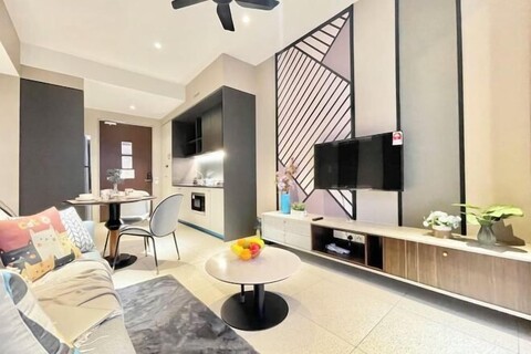 Cozy2B2B Apt 5km to Mid Valley｜Wifi｜TVbox｜Inf Pool